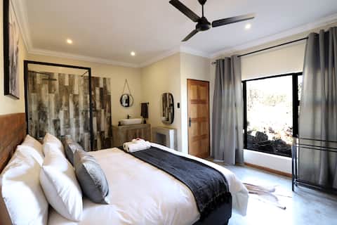 Idwala Le Ingwe Lodge - 8-Sleeper Holiday Home