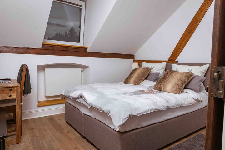 Schlafzimmer 4