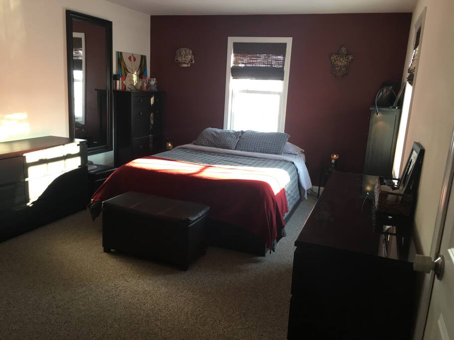 Tons of floor space so you can spray out and stare at the ceiling after a long day of travel.