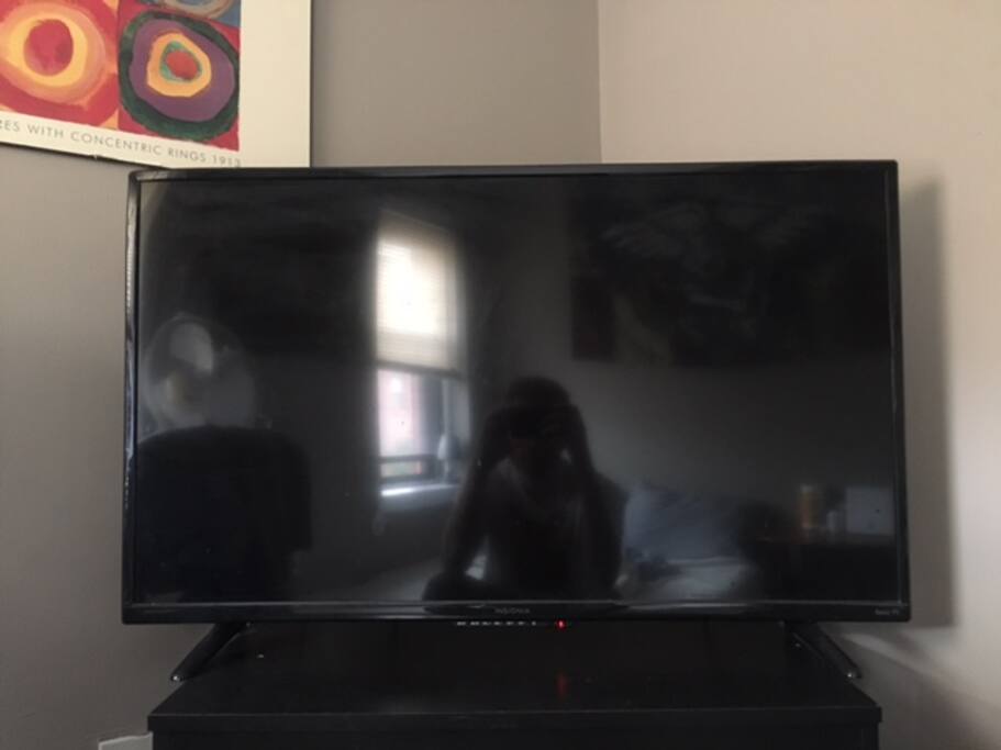 No cable! Netflix/Hulu/Amazon available if you want to include your log in information (just make sure you remember to log out before you leave!)