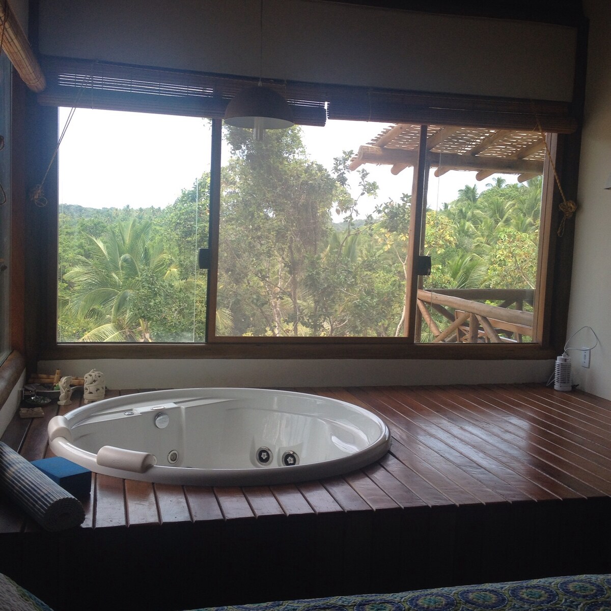 جاكوزي في الجناح الرئيسي