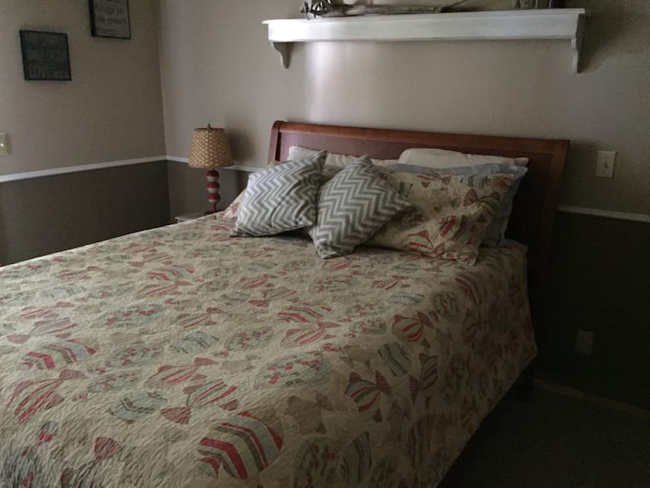 Dormitorio queen con acceso al patio.