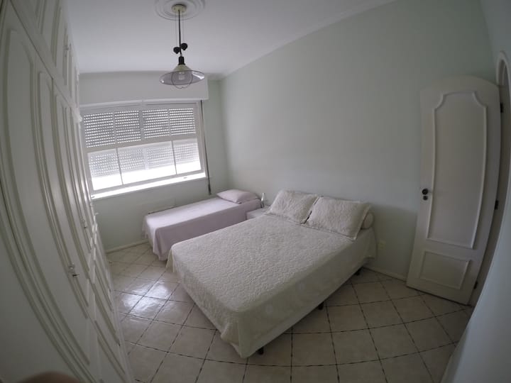 Dormitorio 1 - 1 cama doble, 1 cama individual. 
Dormitorio 1 - 1 cama doble, 1 cama individual 