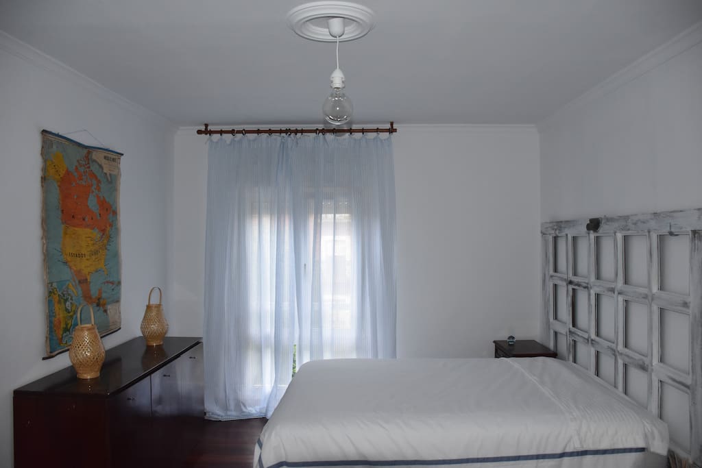 Habitación Marinera con cama doble y una cama sencilla