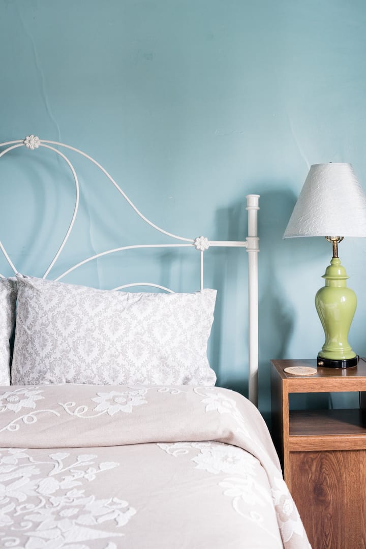 Room in Historic East Nashville Craftsman Home