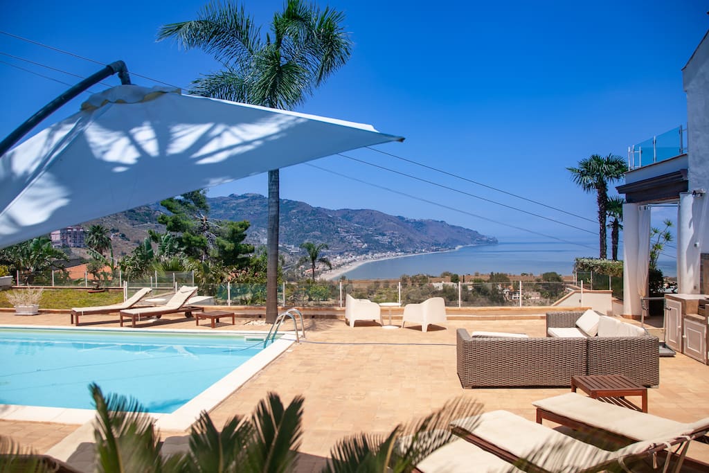 Vista dalla piscina