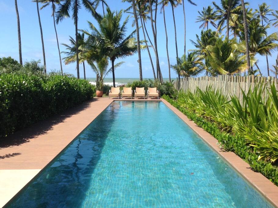 Vista piscina para o mar
