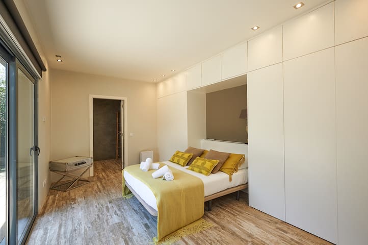 Villa Oasis – splash pool by Portugal Portfolio gallery image 4