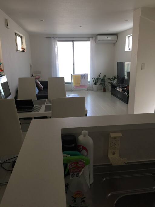 大客厅和厨房餐厅一起的,很宽敞的空间,让您居住的更舒心
