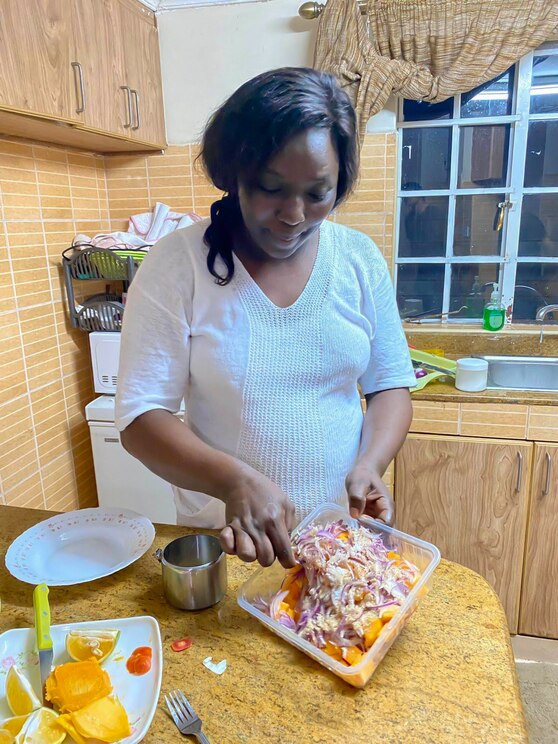 Show full-screen, host-provided image