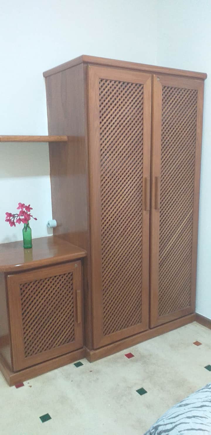 Kabati, chumba cha kulala, sakafu ya chini, kwenye ghorofa ya chini.