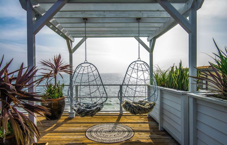 THE BEACH HOUSE ON MALIBU RD Netflix #STAY HERE! gallery image 5