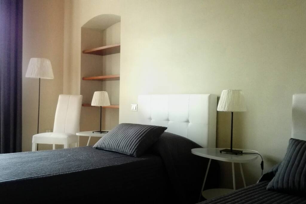 camera da letto con 2 letti singoli