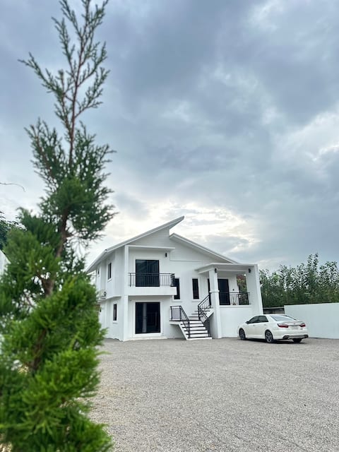 Charming 3 bedrooms Private wholehouse near Nimman