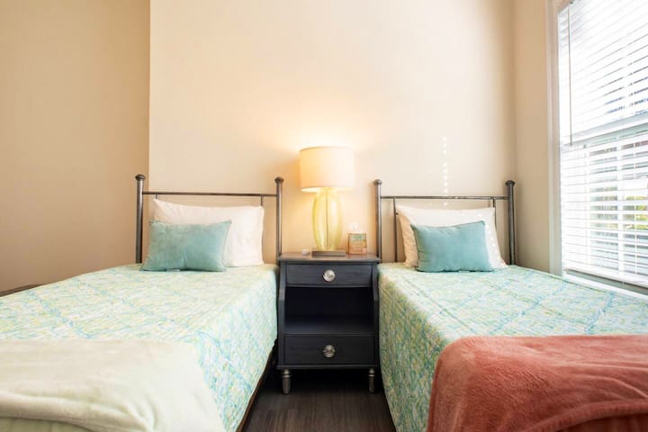 Dva kreveta za dvije osobe