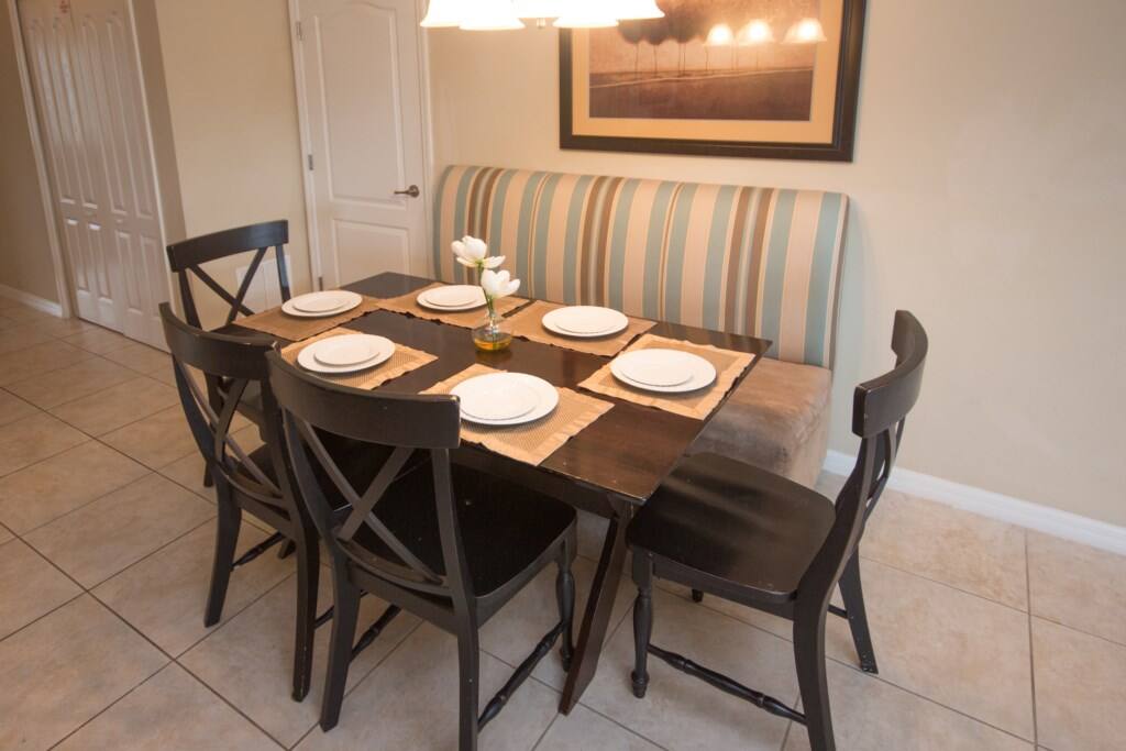 Dining Room - Seats 6