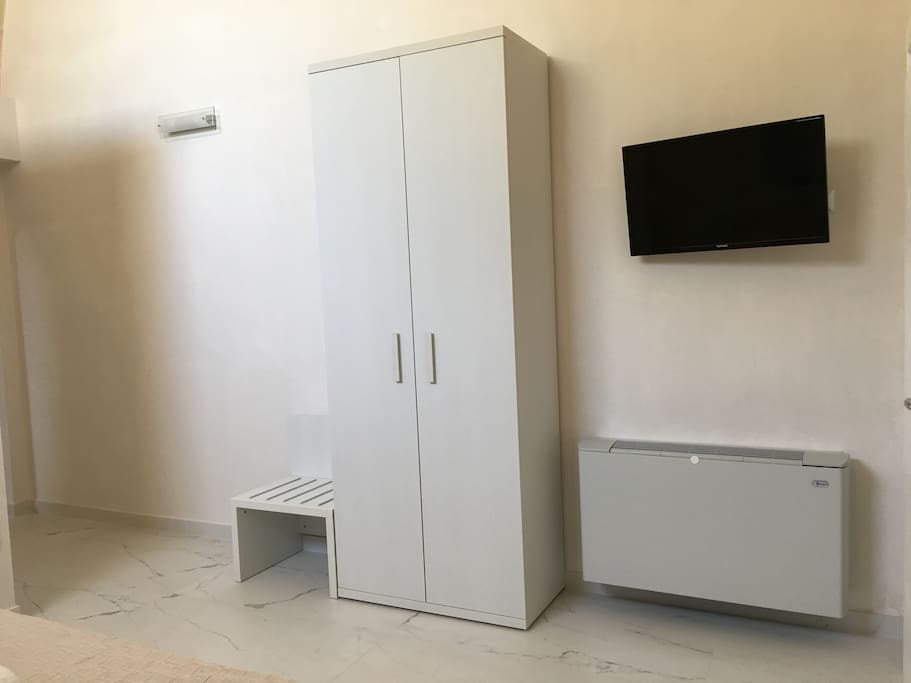 armadio e portavalige