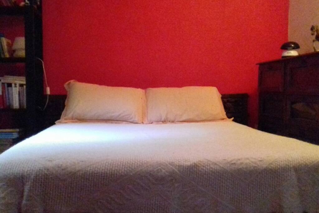une chambre, lit 160x190