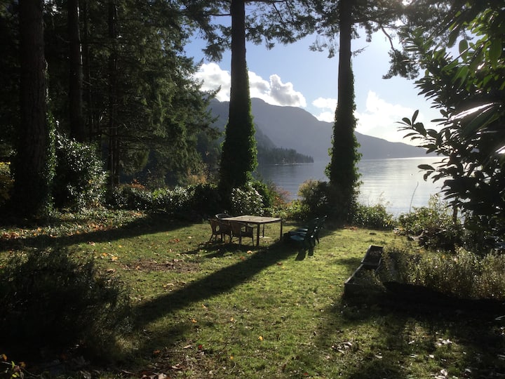 Waterfront cottage, Brunswick Beach, Lions Bay Cabins for Rent in