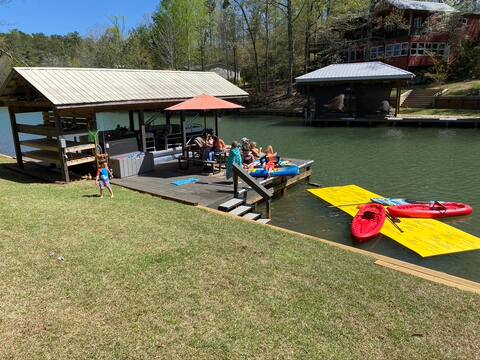 No Agenda! Newly Remodeled 5 BR/3Ba on Lake Martin