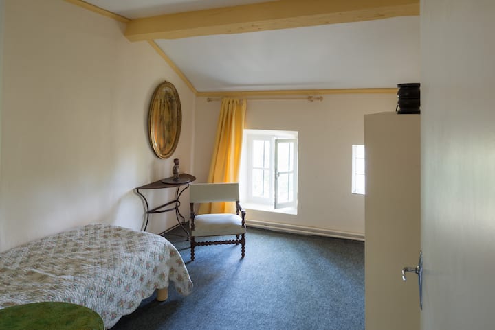 ห้องนอน 6 ชั้น 2: เตียงเดี่ยว 1 หลัง