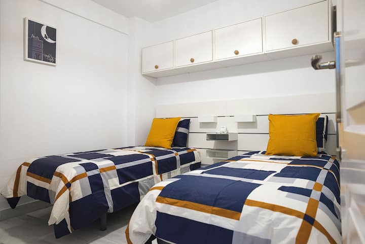 Dormitorio 2, con 2 camas individuales o una de 160cm.