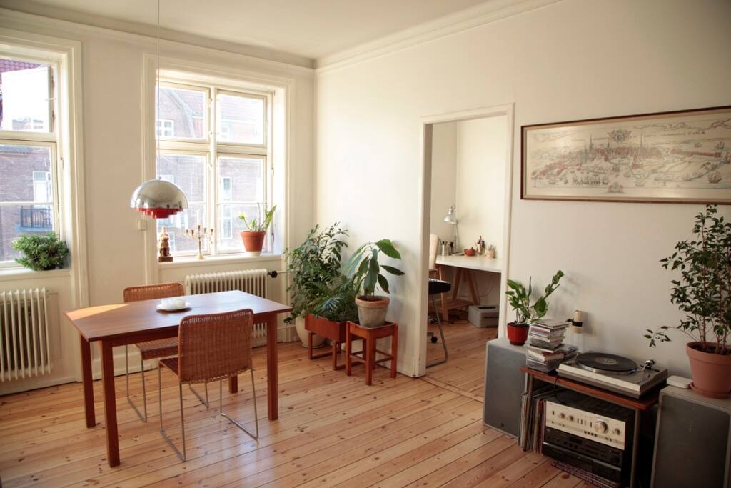Living room 2 - door to work room