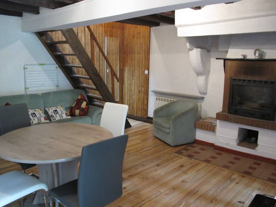 Salle à manger séjour avec cheminé