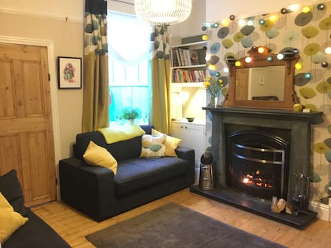 Successful Airbnb property: Cosy house+garden | Fab area | Manchester by tram in Chorlton