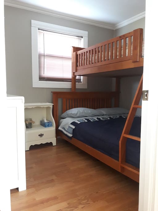 Chambre - lit simple sur double
