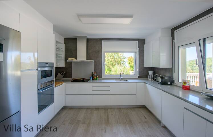 Villa Sa Riera, beautiful 6 bedroom home, own pool gallery image 4