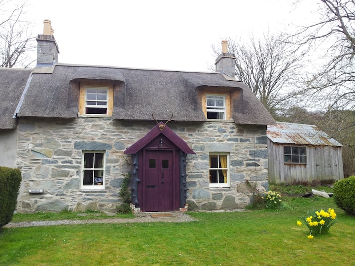 Unique cottage by Aberfeldy Houses for Rent in Camserney, Scotland