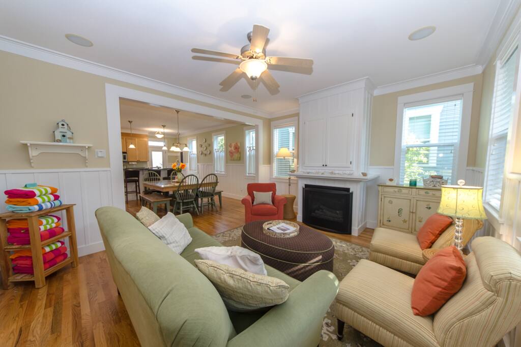 Flat screen TV, gas fireplace, and plenty of seating for all guest