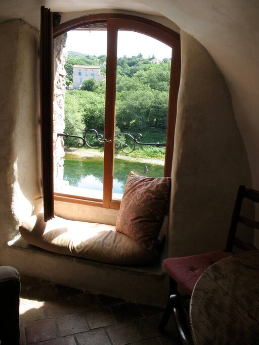 Gorgeous views of Vidourle River and both medieval and new bridges