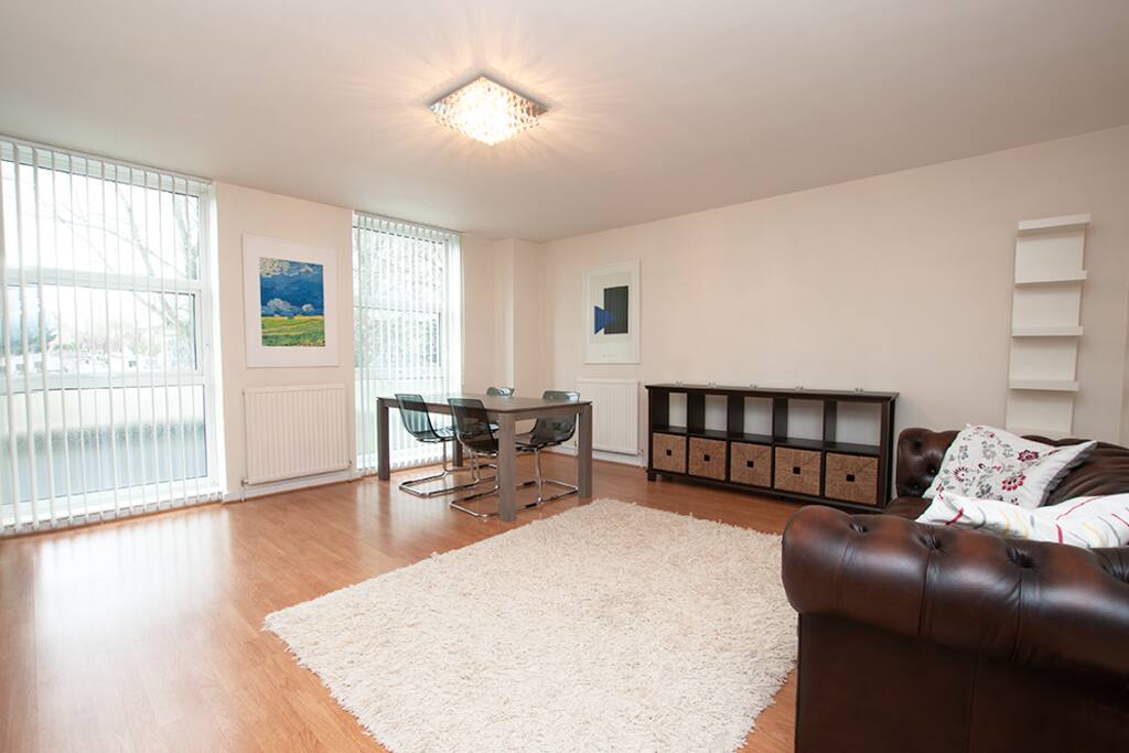 Spacious Living room - Large Dinning Table - Comfortable Sofa