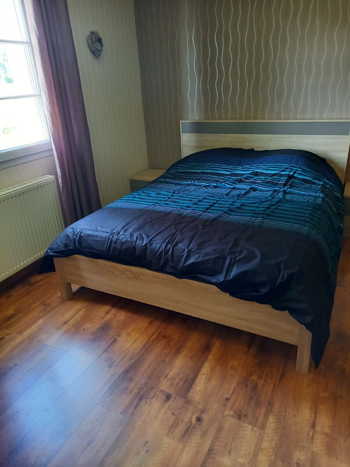 Ოთახი საწოლით 160x200