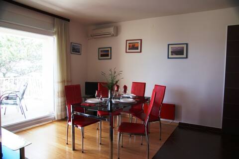 Popular Airbnb listing: Apartment house Robić App 2 in Selce