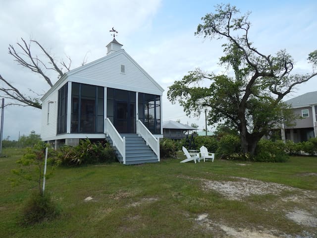 MOON COTTAGE      on the beach