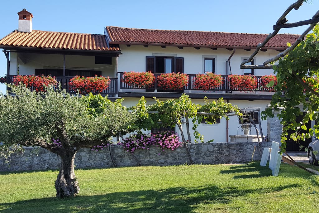 Adjacent house with amenities