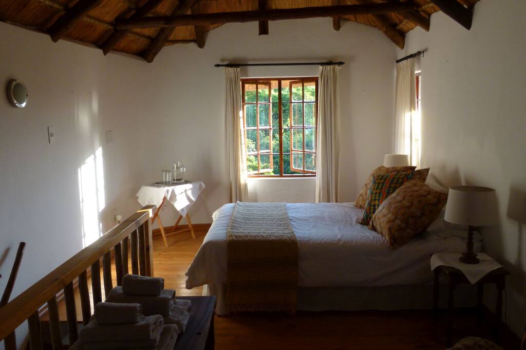 Hoepoe Cottage upstairs loft bedroom view 2.