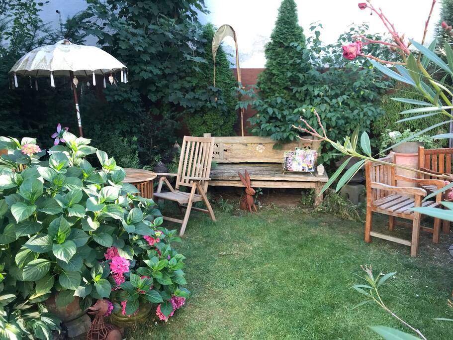 Zeit zum Entspannen im Hof-Garten