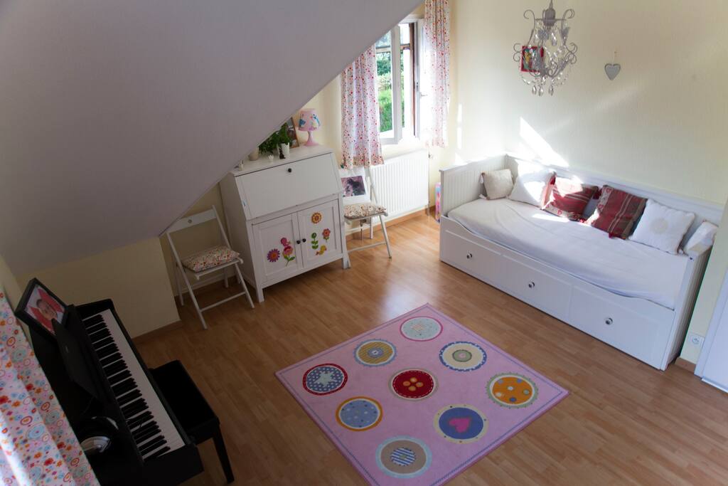 child bedroom with single bed which can be extended to double bed