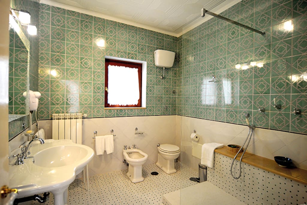 Clavinova Bathroom