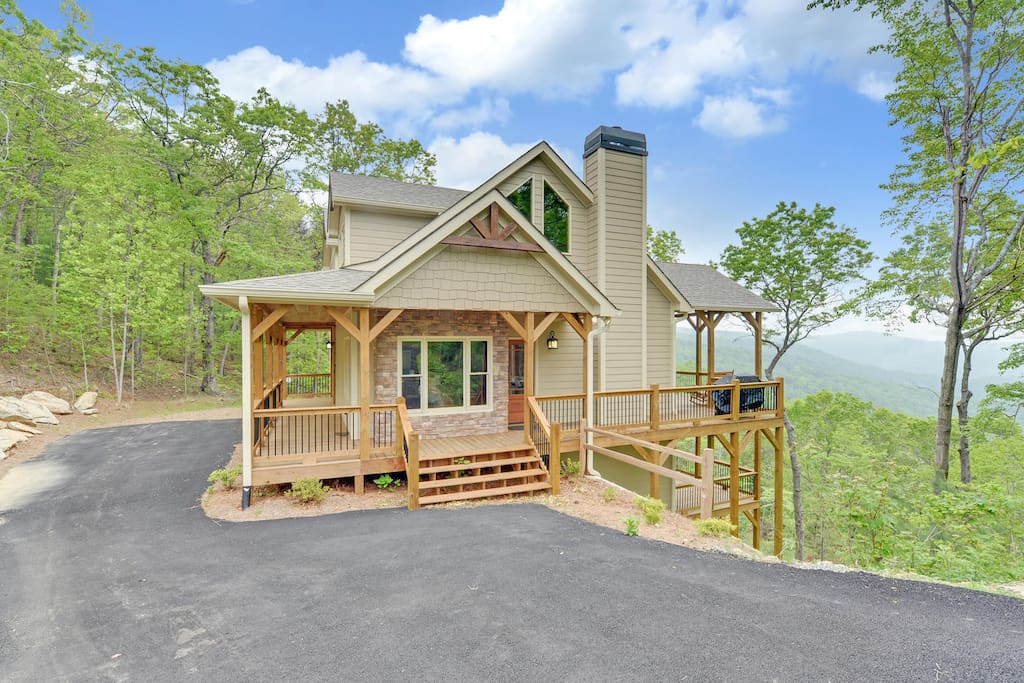 Cabin home with Gorgeous Mountain Views