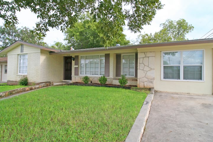 Casa Saratoga - Great Central Location! - San Antonio