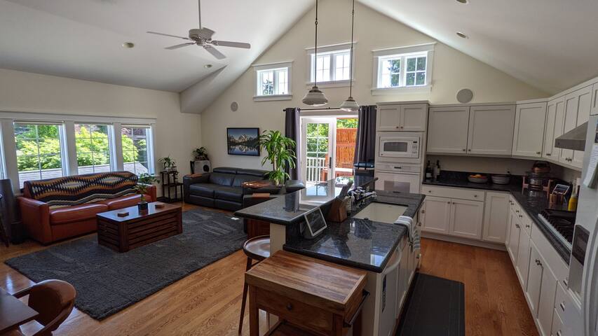 Matthews Beach Multi-Family gallery image 5