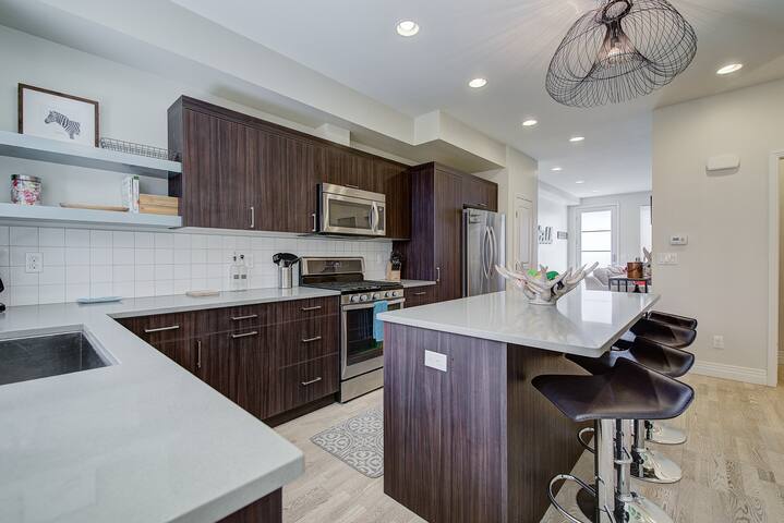 RiNo/Five Points home with a roof deck! gallery image 4