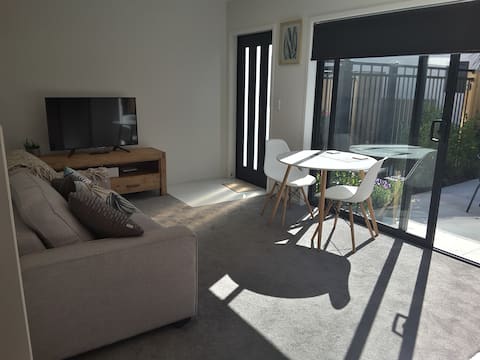 Popular Airbnb listing: Bright, cosy Central Location in Canterbury