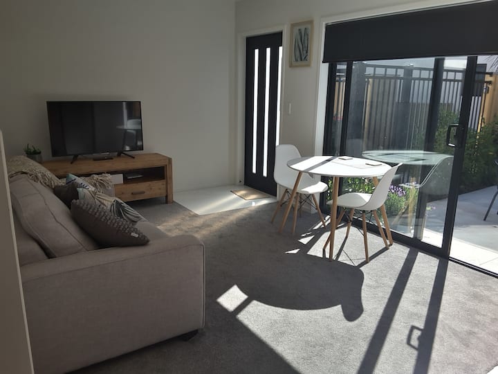 Bright, Cosy Central Location - Christchurch