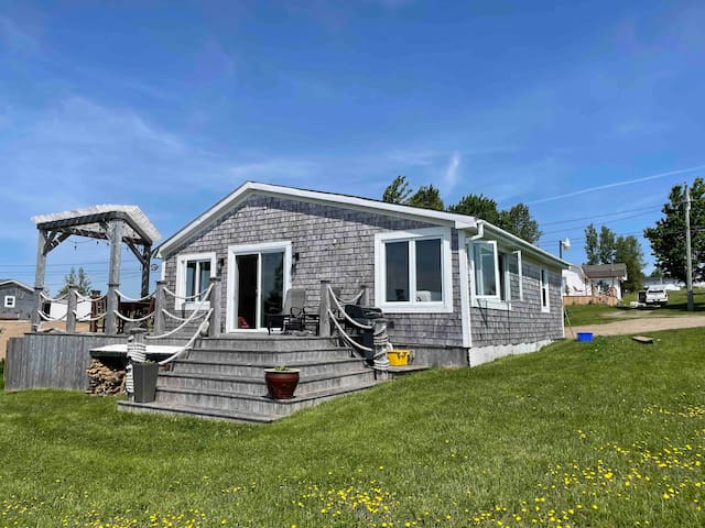 Waterfront charm! Wkly Sat. to Sat. July&Aug